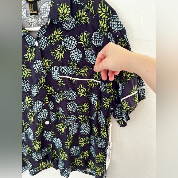 Cropped Hawaiian Button Down Shirt Forever 21 Blue Pineapples NWT Medium - Picture 7 of 12